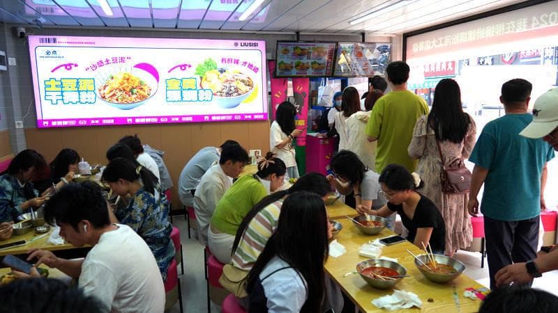 探寻螺蛳粉的魅力：从柳州起源到全国风靡的旅程