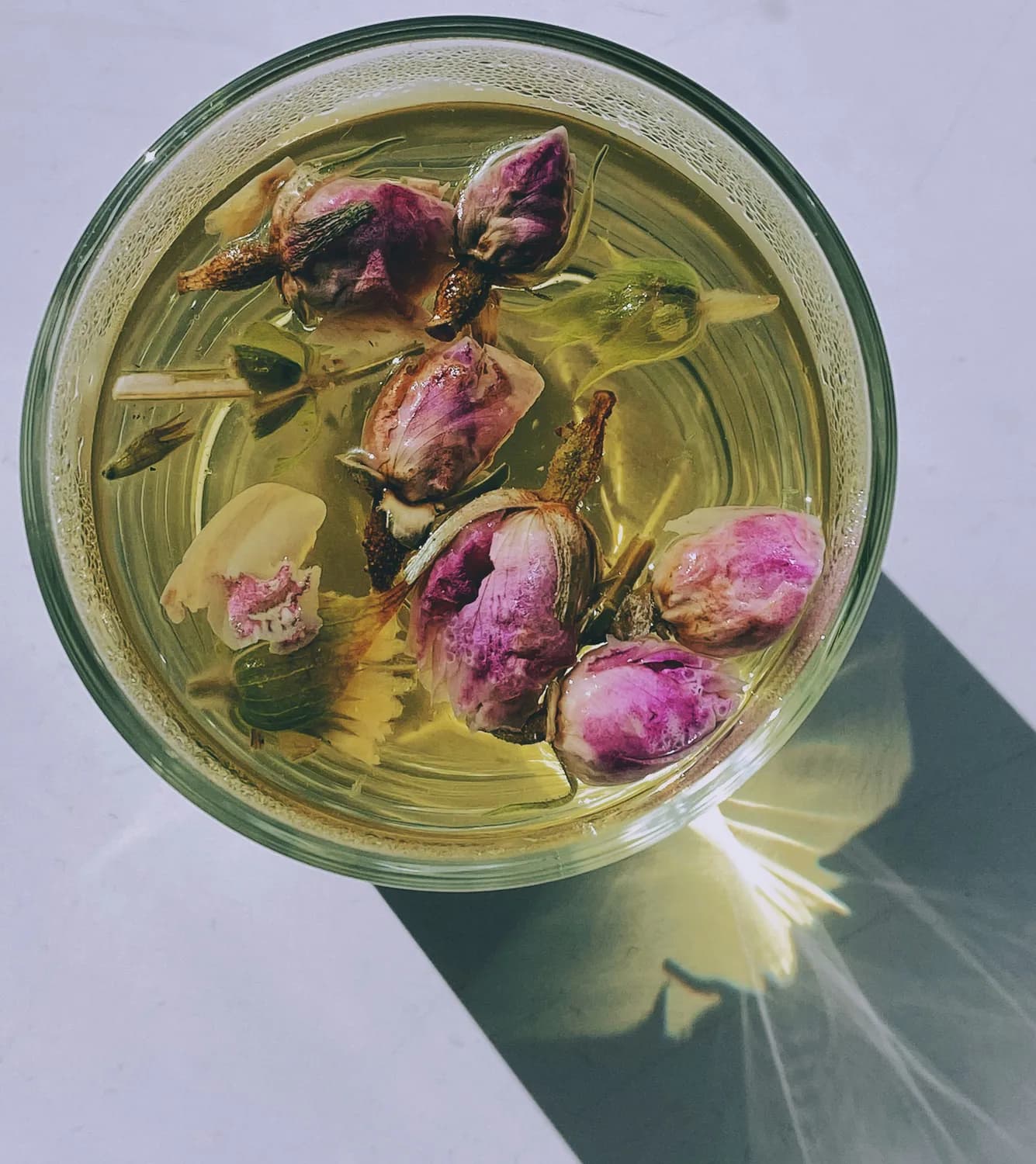 夏日必备：玫瑰柠檬绿茶的做法大揭秘！