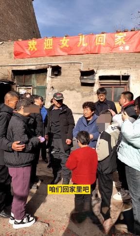 女硕士患精神病后失踪15年，被找回时已生两娃，家人准备卖房给其治病