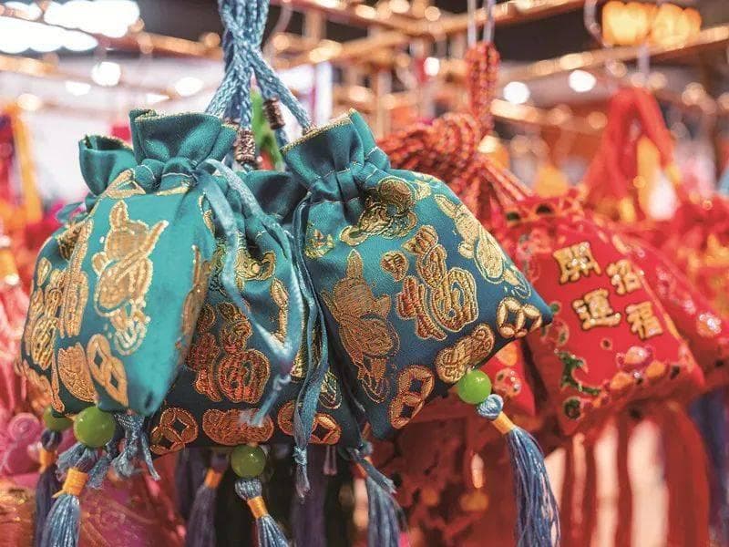 从锦囊到绣荷包：中国古代货币携带工具的文化演变