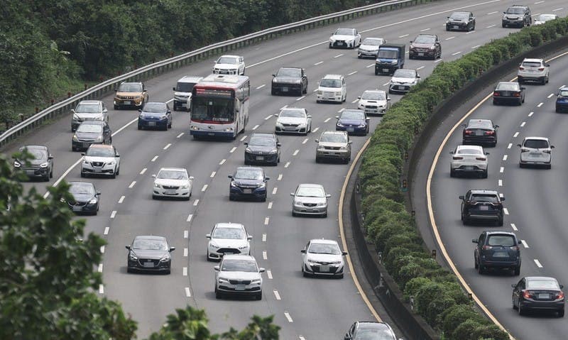 2030年电动车全面替代燃油车愿景中，退役电池和车联网都是“能源永续”的一环