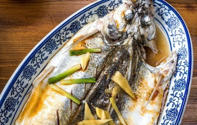 粤式清蒸石斑鱼：高档宴席佳品，大厨教你简单做出酒楼味道