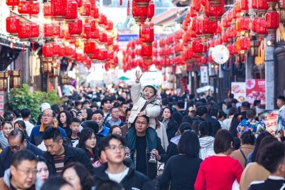 2024春节：90亿人次出行创纪录，消费市场全面复苏