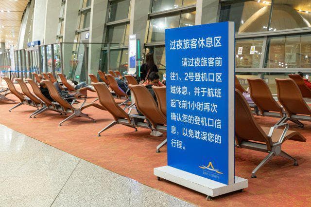“躺平”过夜 ，免费淋浴！网友：长水机场太棒了！