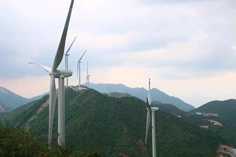 长江电力：从“水电巨擘”到“能源新三峡”的十年突围战