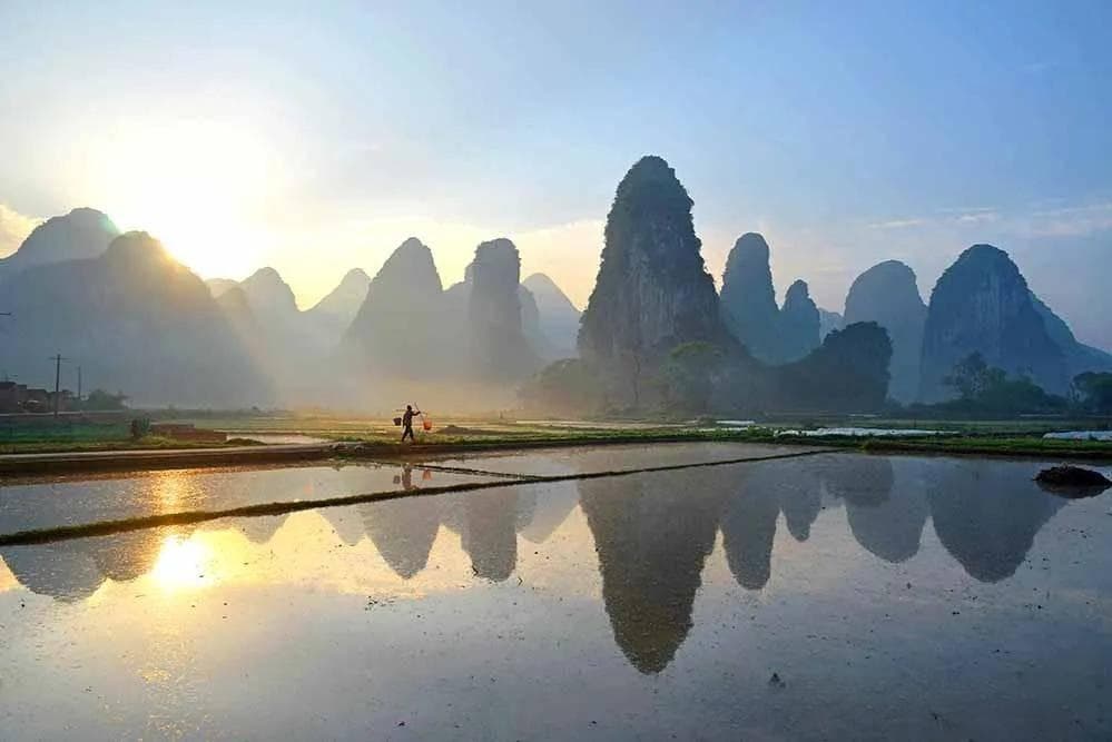 桂林山水甲天下，春夏秋冬景色美，探秘桂林多山多水多人文