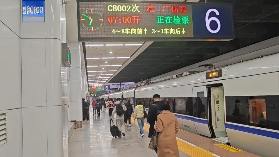 广深城际铁路今日起实施新运行图 直达列车加密