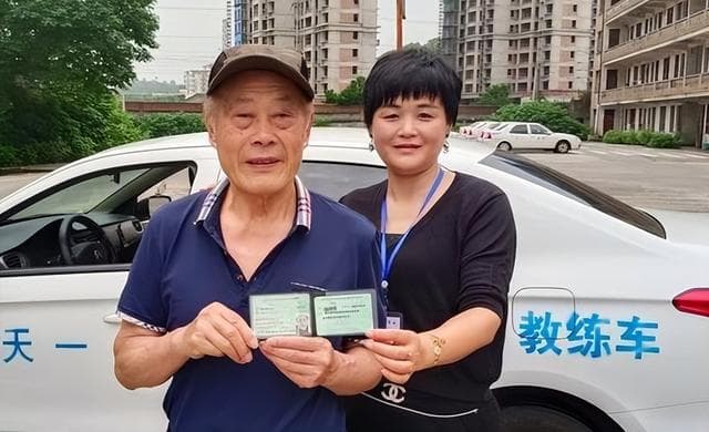 60周岁以上老年人可以笑了！开车、驾照迎来5大变化，都是好消息