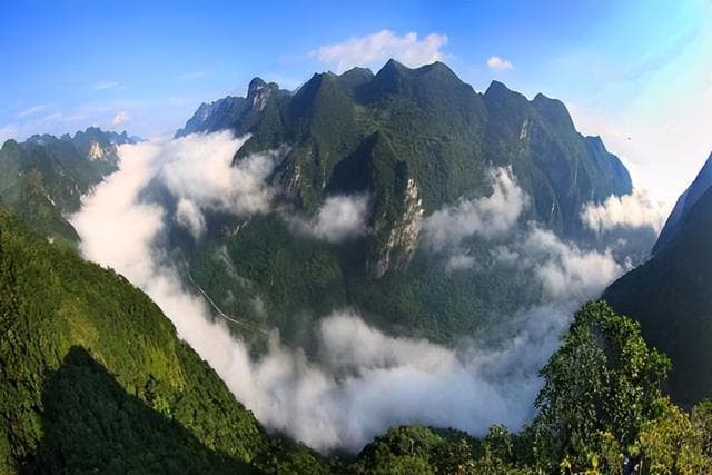 广西自驾游必玩8条路线：天坑、瀑布、古镇、滨海全都有