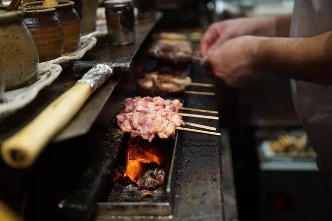 一串入魂的神仙烧烤，带你全面了解日本的烧鸟文化！
