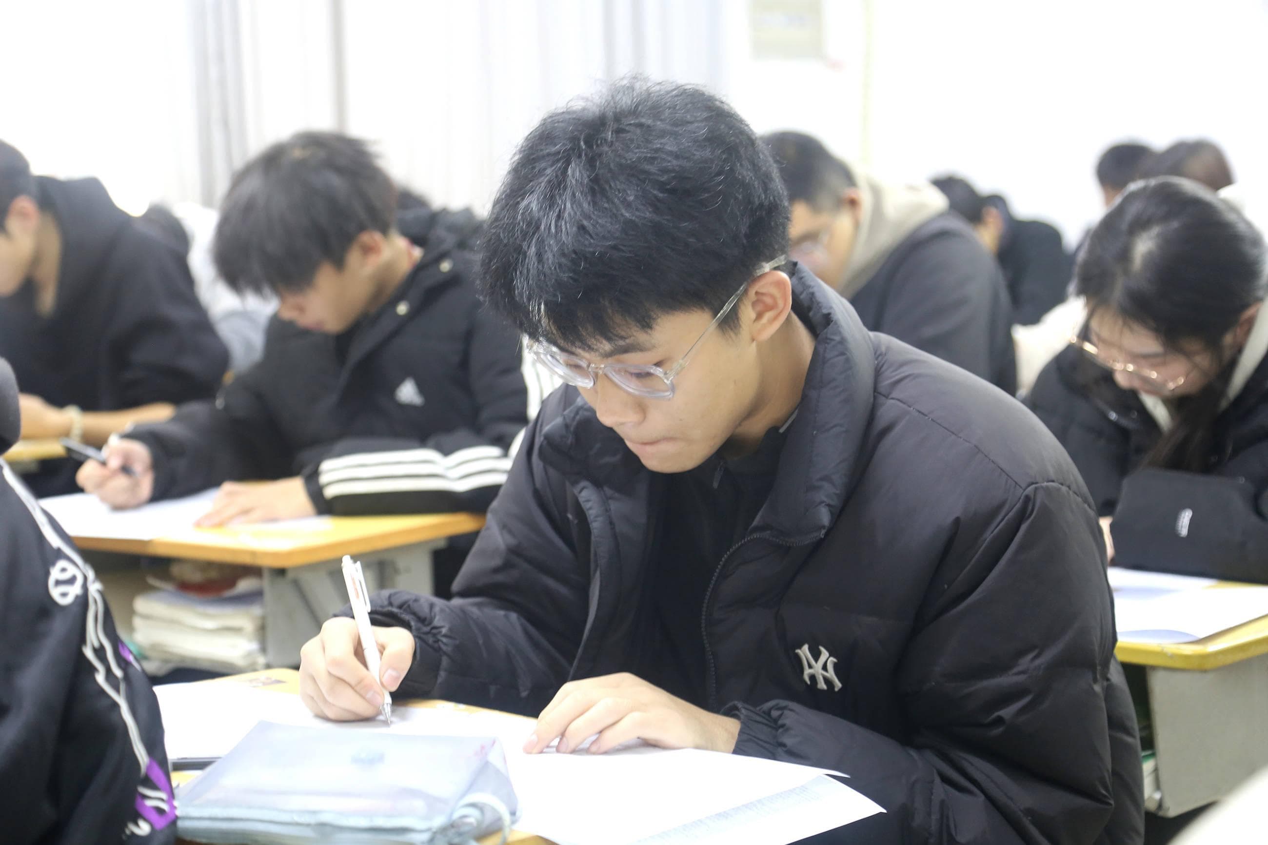 究竟什么是春季高考？它与夏季高考有何不同？春考老师将为你详细解答