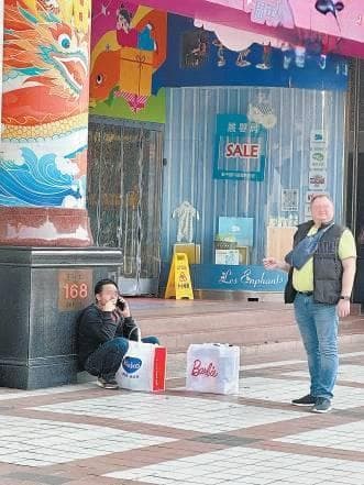 室外吸烟亟待规范