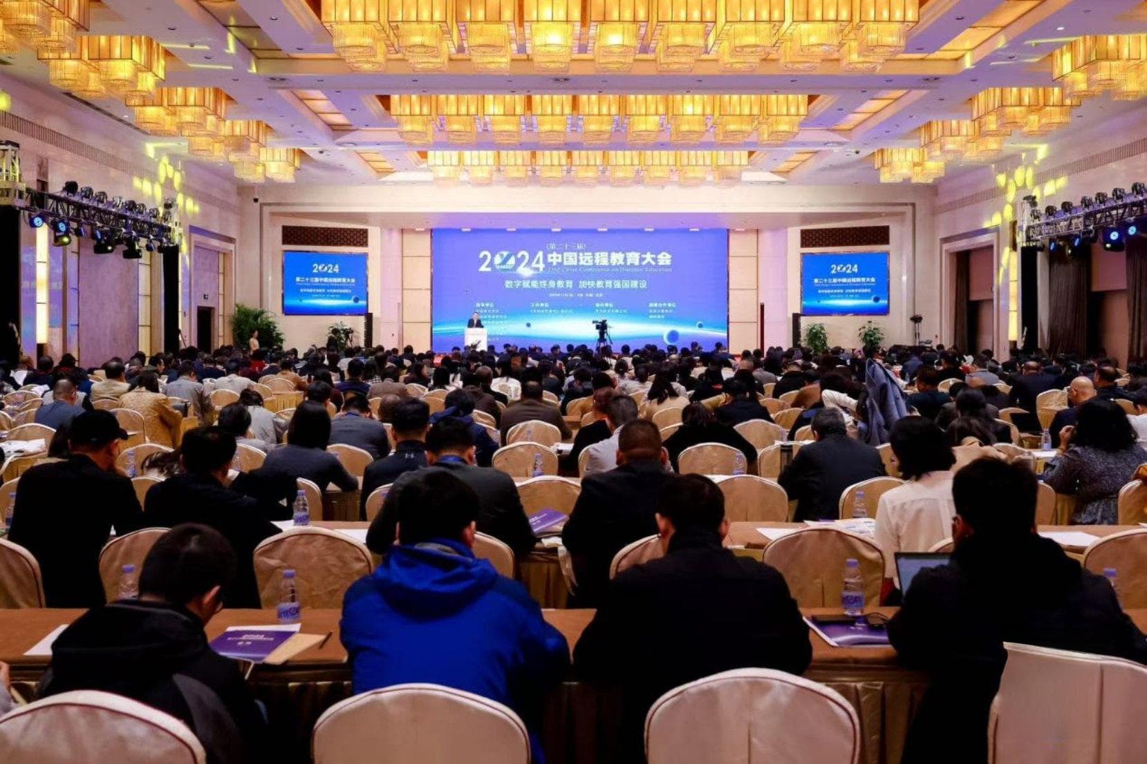 如何推进数字教育资源“提质扩优”？AI赋能教育：数字驱动下的创新与重构