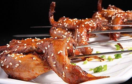 12小时红酒腌制，烤出酥脆香嫩鹌鹑