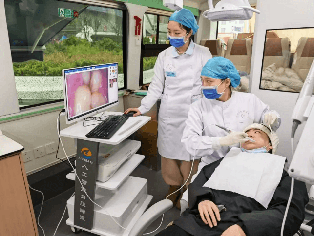湘潭市口腔医院：AI+移动诊室构筑口腔健康双防线 创新闭环服务惠及全生命周期