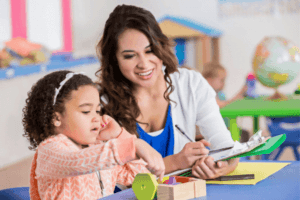 婴幼儿的评量、评鉴和课程计划系统