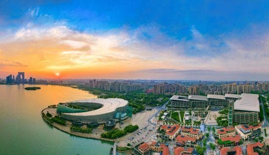 这个万亿城市，经济增速缘何“垫底”？