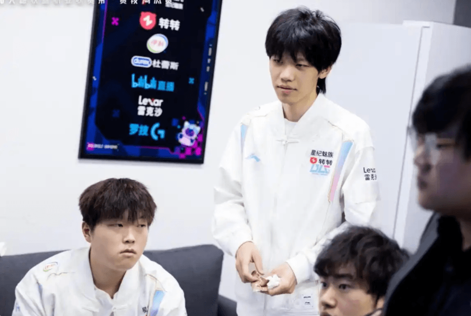 999与无敌的JKL！TES淘汰JDG完成1穿4！