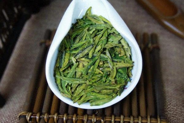 龙井茶的口味和特点，龙井茶的口味介绍(色绿香郁/味甘形美)