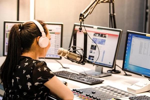 播音主持中的重音与虚声：类型、表达方式及运用技巧