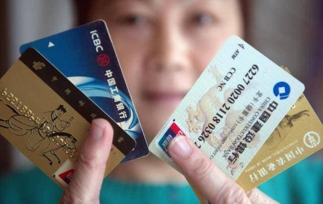 银行卡“短信通知”还在开？许多人都没当回事，多亏银行员工提醒