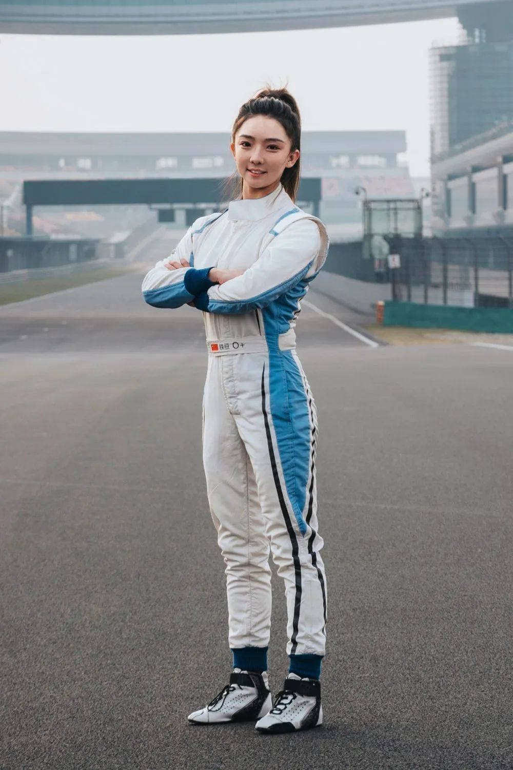 中国首位！师炜踏上F1学院赛场，成为中国赛车历史的新标杆