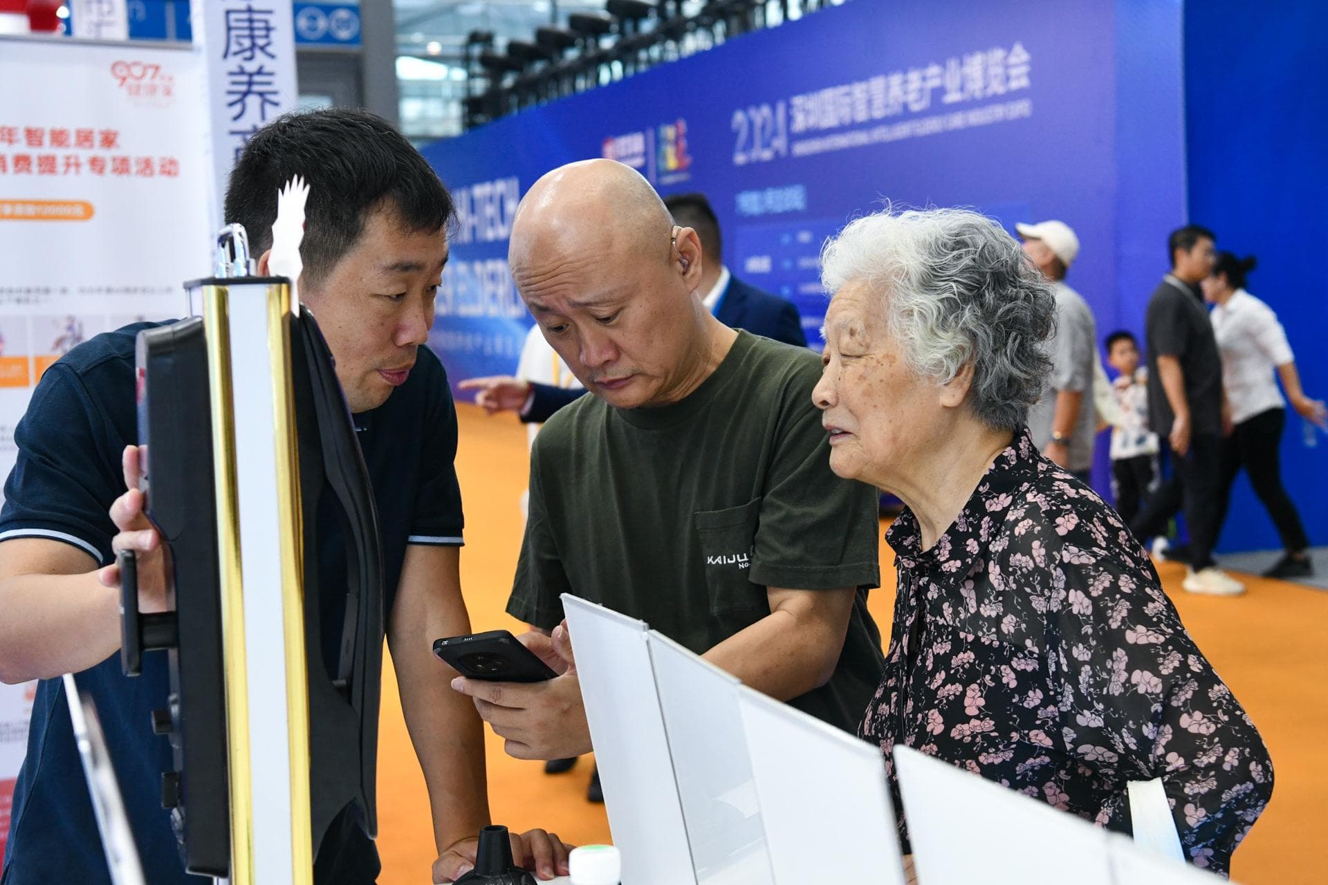 经济日报：增加适老产品供给，壮大银发经济