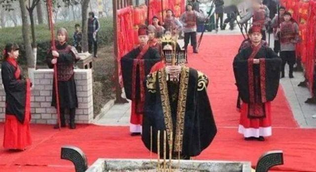 “坟前不供4果，祭后不去3地”，指的是哪“4果、3地”？有啥讲究