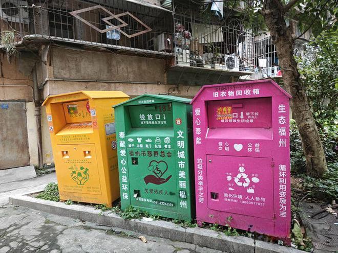你投的旧衣服究竟去哪了？小区旧衣回收箱，有的是公益，有的是生意
