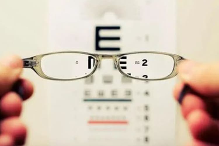 半飞秒和全飞秒：两种激光手术方式的全面对比