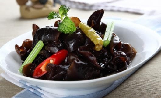 木耳食用指南：功效与禁忌全解析