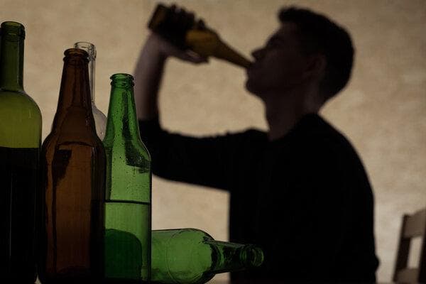 酒后视线模糊是什么原因
