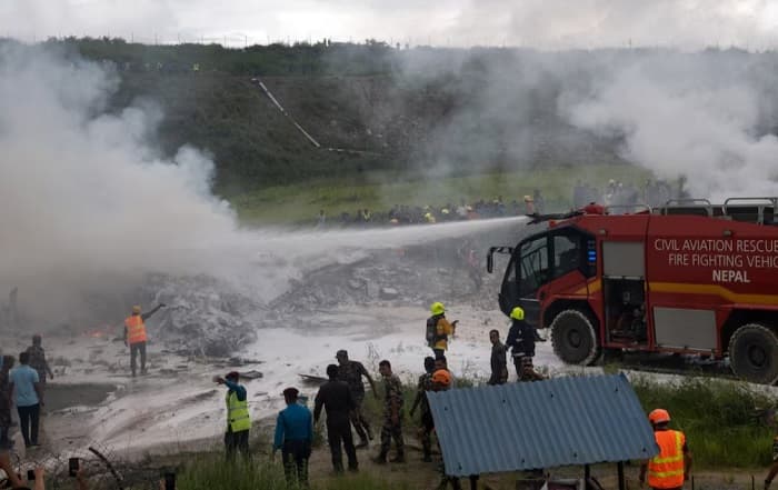 尼泊尔一小型客机坠毁已造成18人死亡