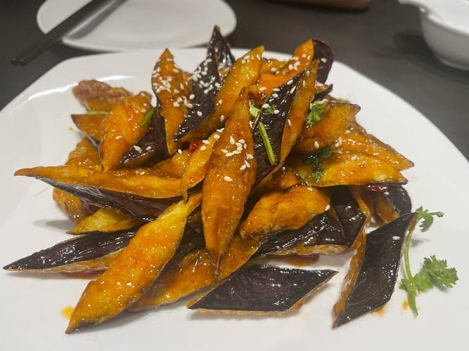 鲁菜与豫菜的区别：葱烧海参和三不沾的归属之谜