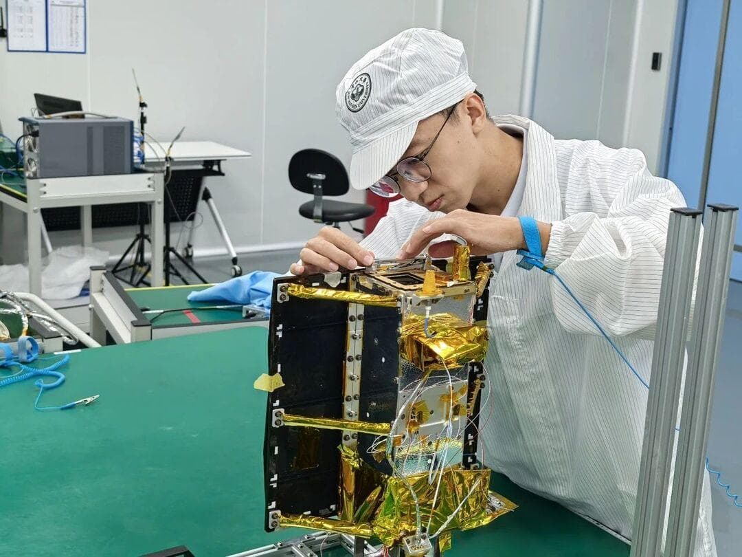 中山大学有位“90后”“造星”人