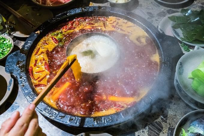 四川火锅：千年传承的特色美食之旅