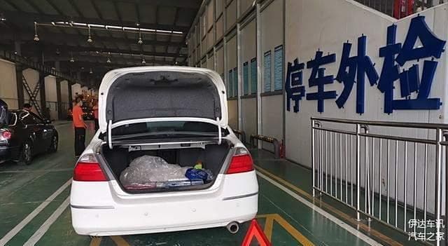 交警提醒：6-15年私家车年审，这3项规定要牢记！别等被罚才后悔