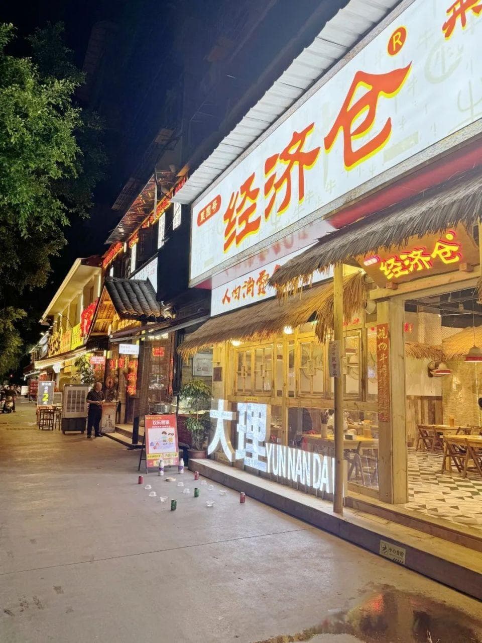 谁高温天还在成都吃地摊火锅啊 ？（除非人均不超30元）
