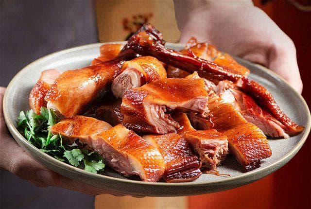 四川烟熏腊板鸭：传统手艺与地道风味的完美结合