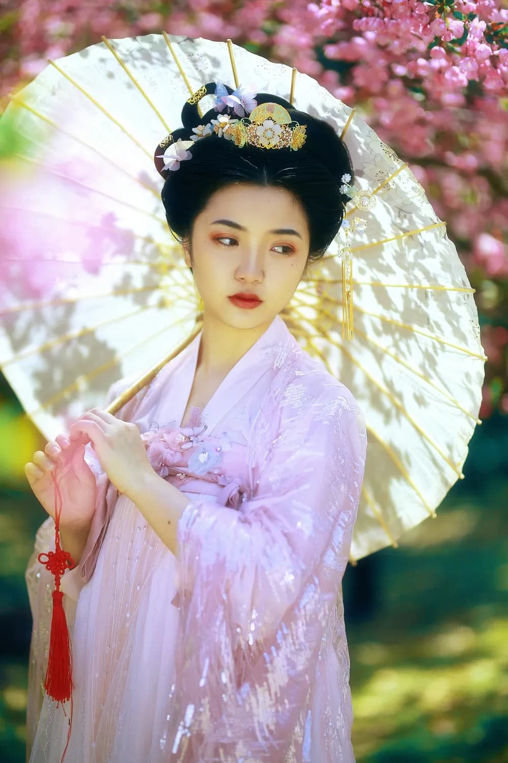 《国色芳华》里的生日祝福：用古风韵味点亮你的祝福语