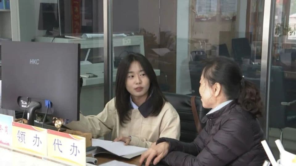 扎根边境村的青年才俊们