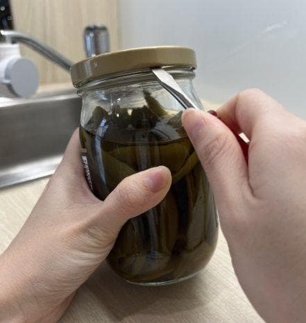 玻璃罐头打不开怎么办？超实用「5招开盖技巧」不靠蛮力不用敲