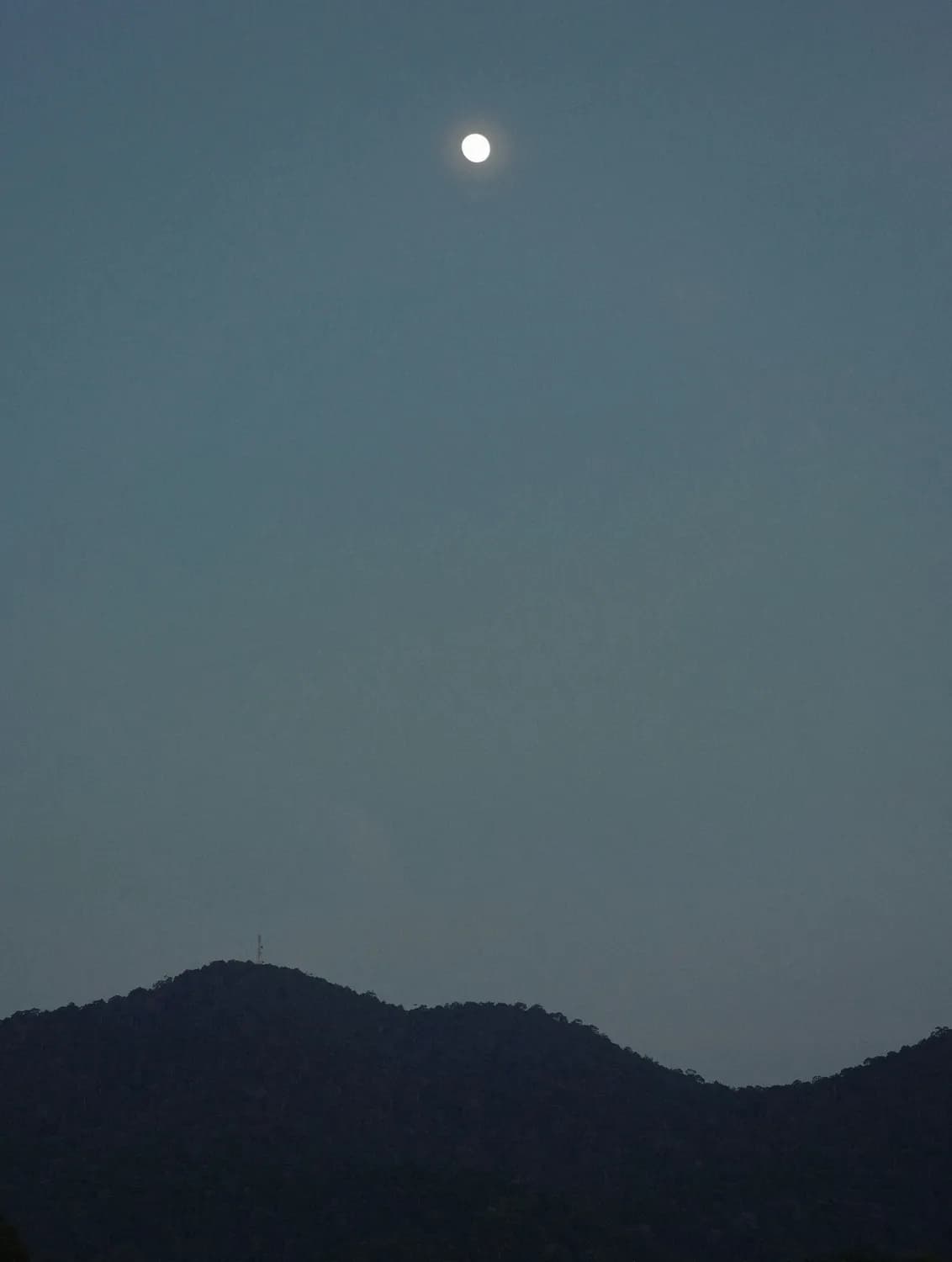 中秋赏月打卡：黄山、桂林象鼻山、杭州西湖