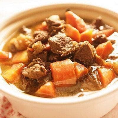胡萝卜炖羊肉，鲜美滋味暖洋洋