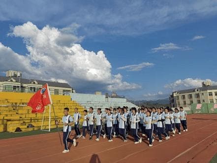 军训磨炼意志，汗水见证成长