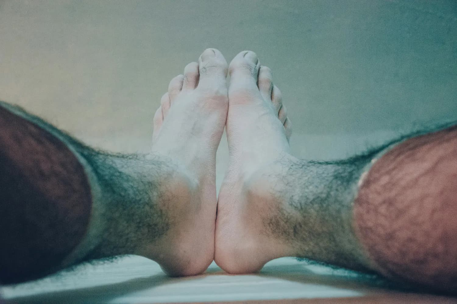 情绪激动腿麻？教你几招快速缓解