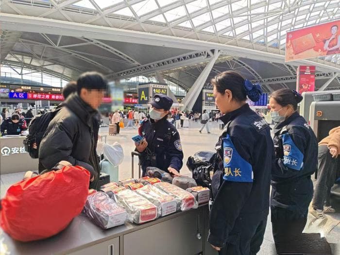 春运期间广州南站严查违禁品：6400余起违规，钢丝棉烟花在列