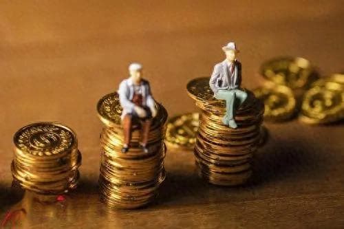 年轻人副业调查：月入5万不是梦，53.9%职场人正在兼职