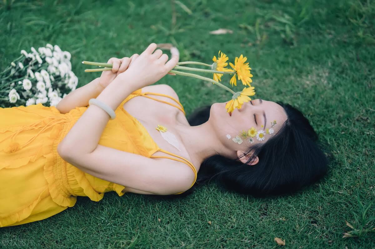 左眼下痣相深度解析：痣的位置与意义