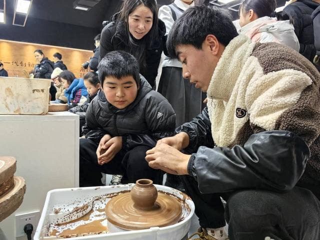 牌坊、土陶等特色文化IP"出圈" 文商旅融合激发隆昌县城消费活力